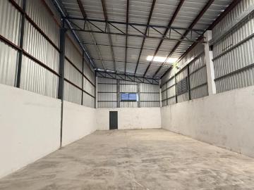 BODEGA 400 M2 SOBRE CALLE PRINCIPAL, CORTINA A NIVEL DE PISO, ALT 6 METROS