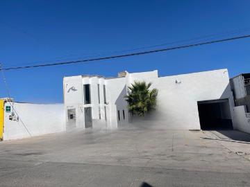 Bodega comercial con oficinas