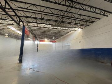 Bodega comercial con oficinas