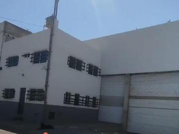 Bodega comercial de 700 m2 con Oficinas y anden para Trailer