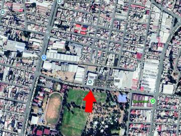 Bodega comercial de 700 m2 con Oficinas y anden para Trailer