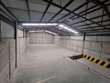 Bodega comercial de 700 m2 con Oficinas y anden para Trailer