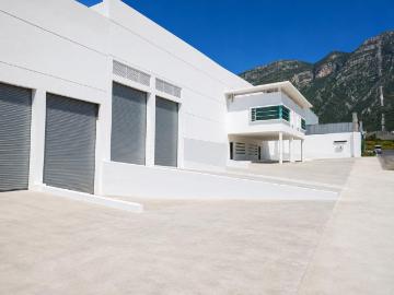 Bodega de 1,330 m2 por Av. Colosio en Santa Catarina