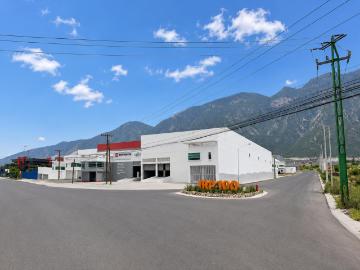 Bodega de 900m2 sobre Av. Luis Donaldo Colosio en Santa Catarina