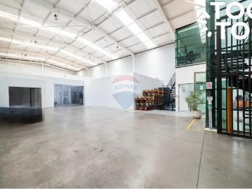 Bodega en Colina