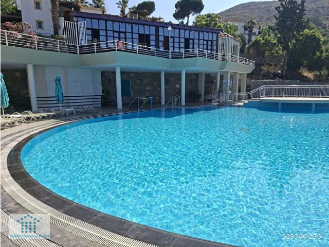 BODRUM ARMONİA'DA DENİZE SIFIR ÖZEL PLAJI OLAN SATILIK TAPULU DEVREMÜLK