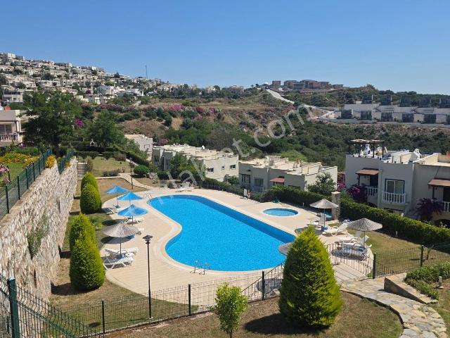 Bodrum Adabükü Turkuaz Sitesi 2+1 Düz Ayak Bahçeli Daire