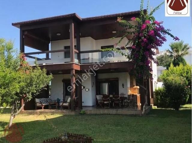 Bodrum, Akyarlar, 4+1, Denize Sıfır, Yüzme Havuzlu, Villa