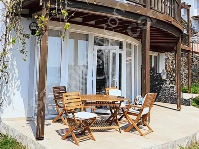 Bodrum Boğaziçi Göl Manzaralı Havuzlu Site Bahçe Kat Firsat Dai