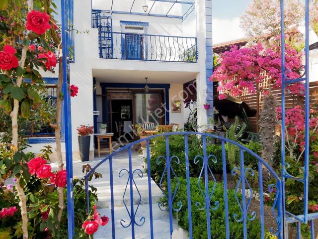 Bodrum Bankevlerde Denize Yürüme Mesafesinde 2+2 Kiralık Villa