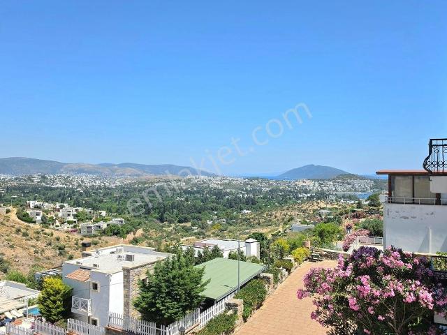 Bodrum Bitez'de Havuzlu Sitede Kiralık Manzaralı Dubleks Daire