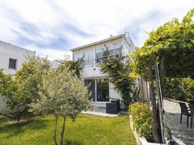 Bodrum Gölköy'de Köy İçinde Denize Yürüme Mesafesinde Satılık 4+2 Villa
