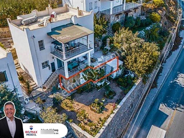 Bodrum Gümüşkaya'da Satılık 4+2 Tam Müstakil Villa özel Plajlı