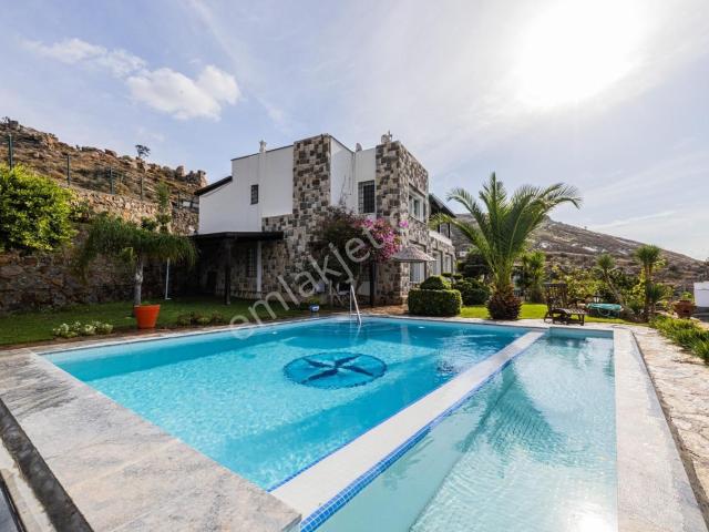 Bodrum Gümüşlük'te 1625m2 Arsa İçerisinde Deniz Manzaralı Villa