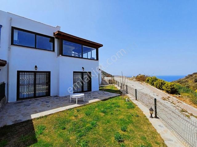 Bodrum Gümüşlük'te Satılık Deniz Manzaralı Özel Plajlı Villa