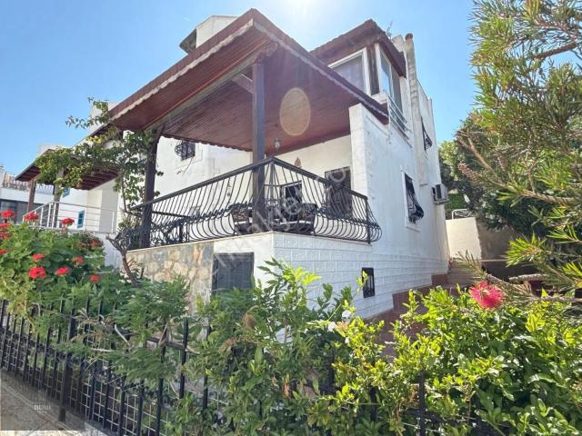 Bodrum Gündoğan Tankay Sitesi'nde Denize Sıfır Kiralık Villa