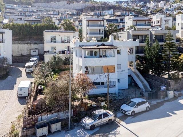 Bodrum Gündoğan'da 3 Daireli Komple Satılık Bina