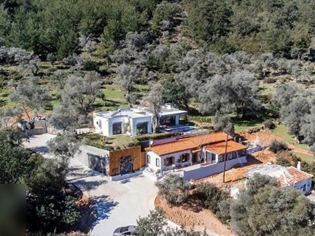 Bodrum Kızılağaç'ta geniş bahçeli havuzlu 3+1 villa ve 2+1 daire