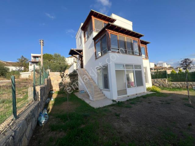 Bodrum Kadıkalesin’de Deniz Manzaralı Satılık Fırsat 4+1 Villa