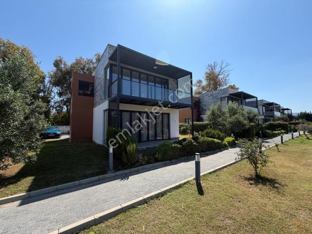 Bodrum Kadıkalesinde Denize 500 Metre Satılık Üst Kat Daire