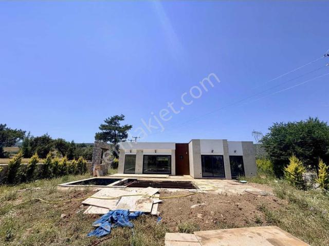 Bodrum Kumköy Çamlık Bir Dönüm Bahçeli Tek Katlı Havuzlu Villa