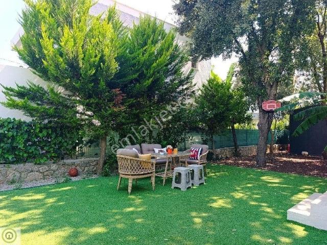 Bodrum Ortakent Müsgebi Sitede Kiralık 3+1 Geniş Bahçeli Dubleks Villa