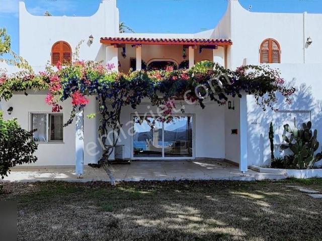 Bodrum Maya Köyü Sitesi Satılık 4+1 Bahçe Katı Manzaralı Daire