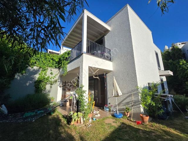 Bodrum Merkezde Geniş Bahçeli 2+1 Satılık Bahçe Katı Daire