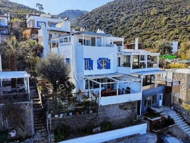 Bodrum Torba'da Deniz Manzaralı 3+1 Satılık Tripleks