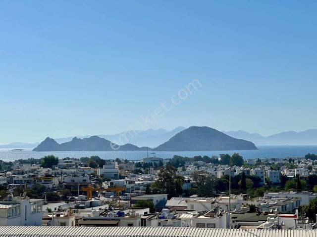 Bodrum Turgutreis'te Deniz Manzaralı Tertemiz 3+1 Daire