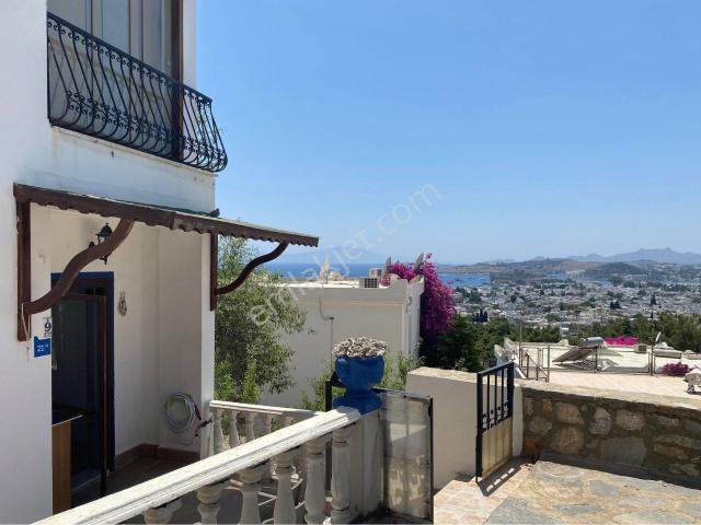 Bodrum Umurca’da Kısmi Deniz Manzaralı Geniş 2+1 Giriş Katı Daire