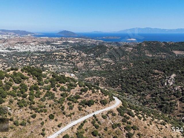 BODRUM YAKAKÖY'DE KISMİ DENİZ MANZARALI ARAZİ