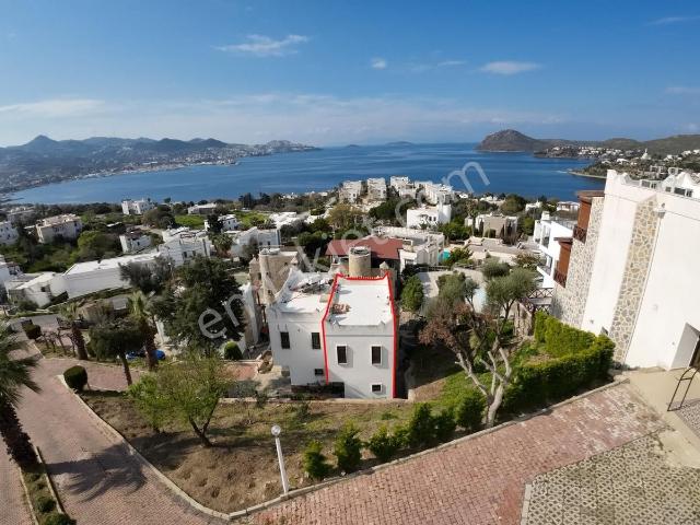Bodrum Yalıkavak Bılımyalı Sıtesınde Marına Manzaralı Trıpleks