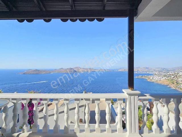 Bodrum Yalıkavak Site İçerisinde Deniz Manzaralı Satılık Villa