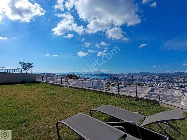 Bodrum Yeniköy Kapanmaz Deniz Manzaralı Kiralık Tek Kat Villa Ortak Havuzlu Site 4+1 Geniş Bahçe