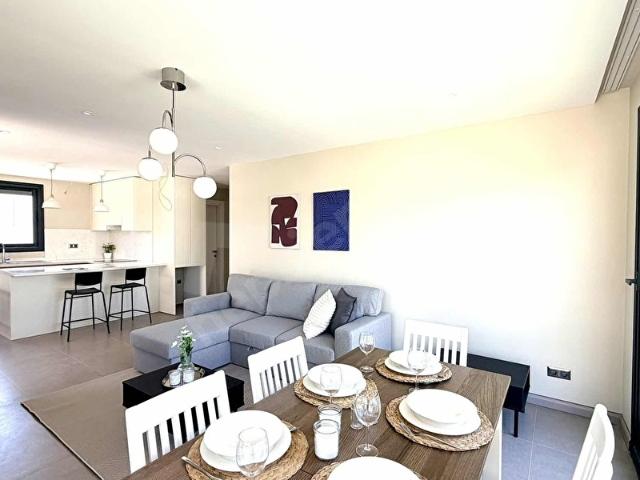 Bodrumda Denize yürüme mesafesi sıfır eşyalı Teraslı 2+1 Daire