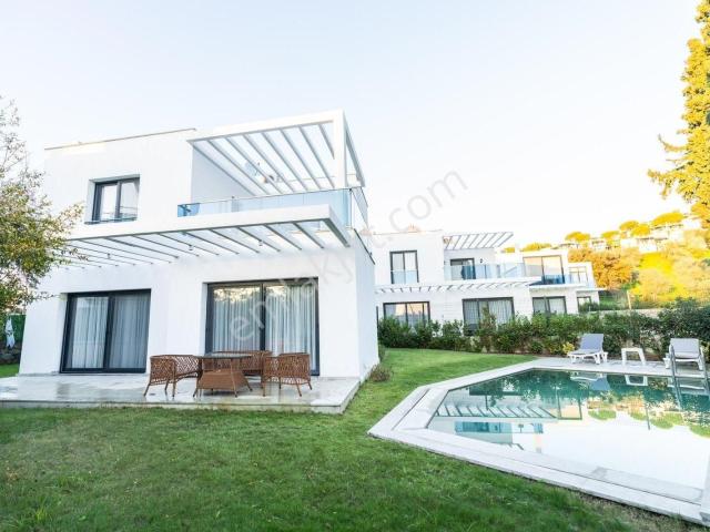 Bodrum'da Plaja 250mt Eşyalı,özel Havuzlu Satılık Müstakil Villa
