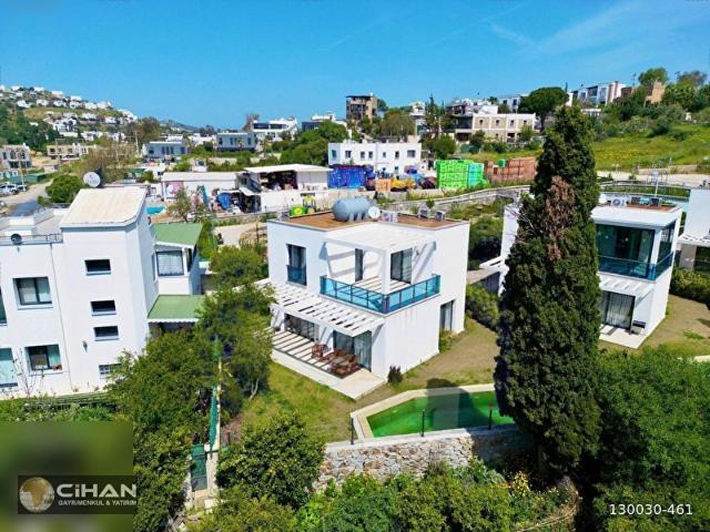 Bodrum'da Plaja 250mt Eşyalı,Özel Havuzlu Satılık Müstakil Villa