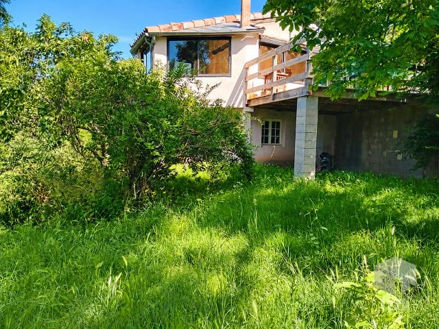 BOFFRES, maison de 150 m2 avec 20 000 m2 de terrain