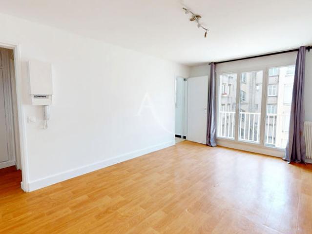Bois Colombes Centre Grand studio avec balcon