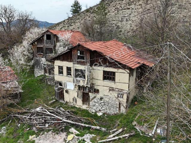 Bolu Mudurnu Kurtlar'da 3 Katlı Müstakil Ev Ve Bahçesi