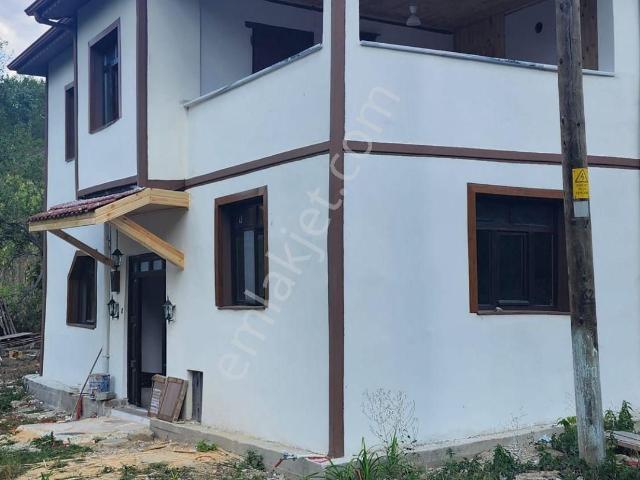Bolu Mudurnu Hüsametindere Köyü 636 M2 Arsa 160 M2 2 Katlı Konak Villa 5+1