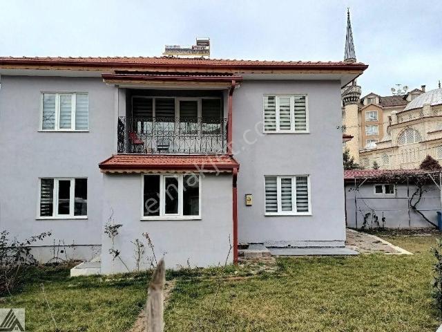 Bolu Merkezde Adliye Sarayına Yakın Müstakil İki Katlı Satılık Bina