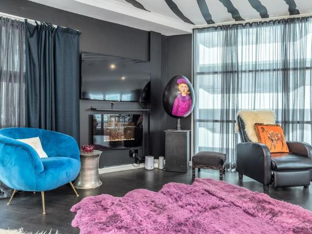 Bold Waterfront Studio