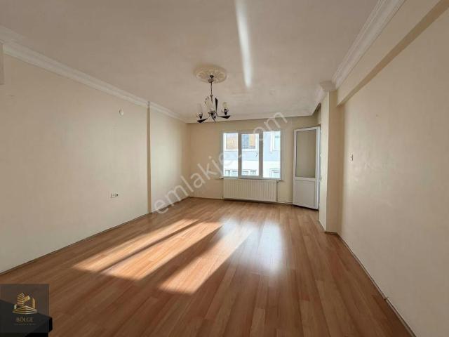 Bölge Emlak'tan Alt Kaynarcada Merkezi Konumda Kiralık 2+1 Daire