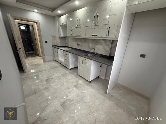 BÖLGENİN EN GENİŞ M2'Lİ METROBÜSE KOMŞU 2+1 ARAKAT DAİRESİ