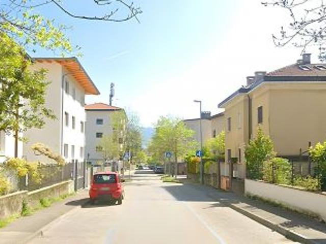 Bolghera Appartamento con 2 Stanze da letto e balcone