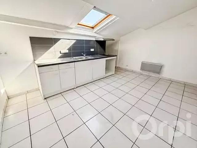 Bollène 84500 Location appartement 1 pièce t1 au dernier étage