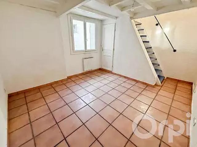 Bollène 84500 Location appartement 1 pièce t1 au dernier étage
