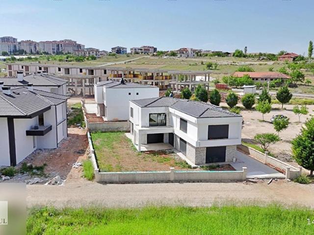 Bölme'de Modern Yaşamın Tadını Çıkarmak İsteyenlere 'VİLLA'